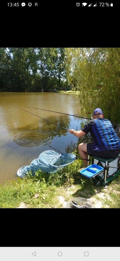 Camping La Garenne De Moncourt Rue  Εξωτερικό φωτογραφία